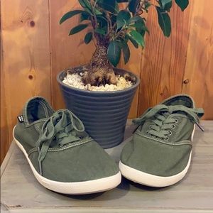 Final price ⬇️ Billabong shoes, size 8